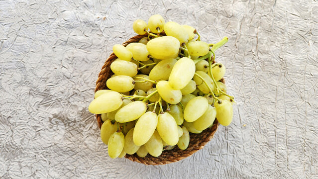 Razaki is a large, conical, moderately dense grape variety, is large, cylindrical or ellipsoidal, with a golden-yellow or white-yellow color. The skin is moderately thin and often transparent