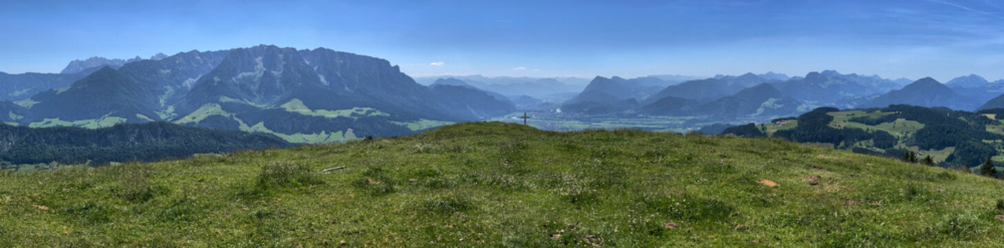 Panorama am Staudinger Kreuz &uuml;ber Sachrang zwischen Bayern und Tirol, Alpen