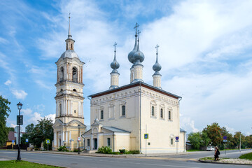 Obraz premium Suzdal, Vladimir region, Russia - 07.24.2025. Smolensk Church Architecture with Street View.