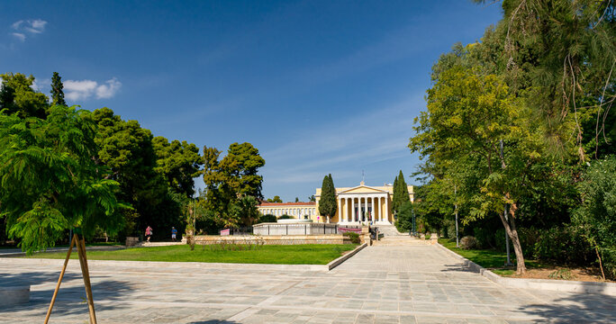  Jard&iacute;n de Z&aacute;ppeion en Atenas, Grecia. Al fondo el palacio. Viajes y turismo por Europa.