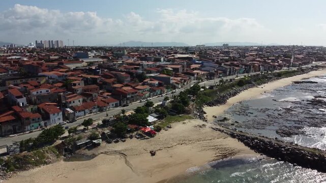 Imagens a&eacute;reas captadas por drone da Praia do Pocinho, uma praia pouco conhecida no litoral leste de Fortaleza, Cear&aacute;.