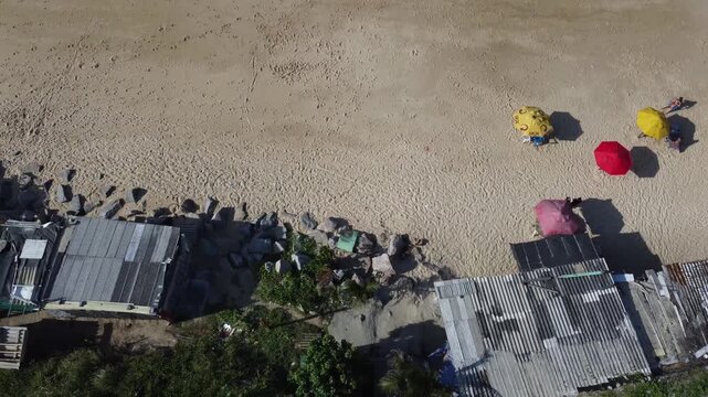 Imagens a&eacute;reas captadas por drone da Praia do Pocinho, uma praia pouco conhecida no litoral leste de Fortaleza, Cear&aacute;.