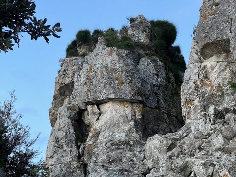 Limestone rocks and karst formations on mountain peaks along Lake Vrana (Vrana, Croatia) - Vapnenačke stijene i kr&scaron;ke formacije na planinskim vrhovima uz Vransko jezero (Vrana, Hrvatska)