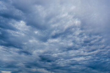 秋の夕暮れに雲が広がる55