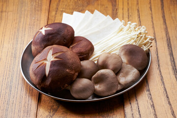 Shiitake and enoki mushroom vegetables