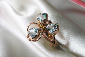 Ring and of gold with topaz