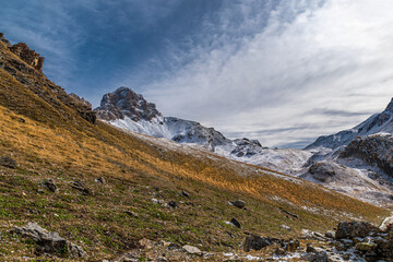 Fototapeta premium Ai piedi del Monte Oronaye, nella bellissima valle dell’Ubayette, il Lago della Reculaye