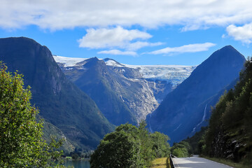 road to the mountains
