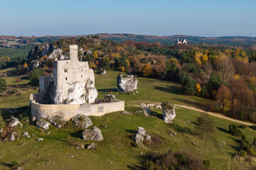 Mirów Castle – ruins of a castle located in the Kraków-Częstochowa Upland © Tomasz Warszewski