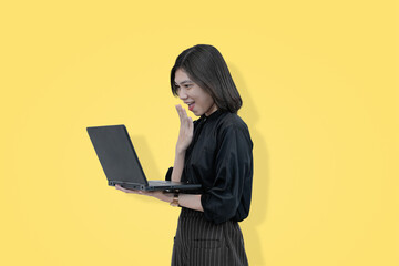 Naklejka premium Surprised woman using laptop, bright yellow background, online work concept