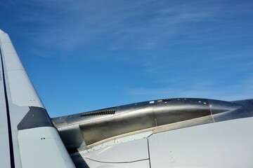 上昇する飛行機からの眺め