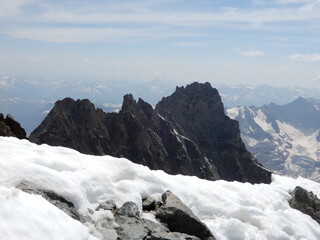 der Gipfelgrat vom Lauteraarhorn 4042m ( Blick vom Schreckhorn 4078m)