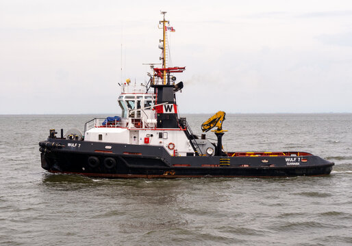 CUXHAVEN, DEUTSCHLAND &ndash; 09.07.2021: Der Schlepper WULF 7 auf der ELBE