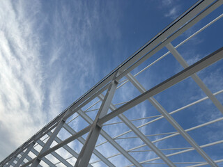 architettura moderna e cielo blu 