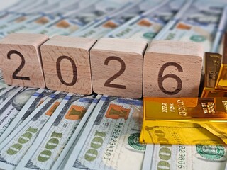 Financial planning for 2026 with gold bars and cash