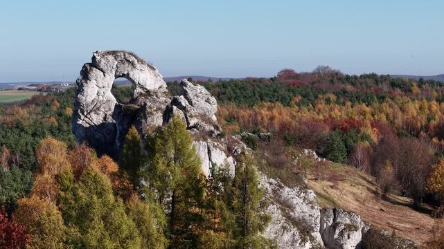 Okiennik Wielki. Jura Krakowsko- Częstochowska.