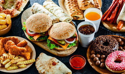 Foods enhancing the risk of cancer. Junk food