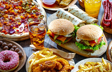 Foods enhancing the risk of cancer. Junk food
