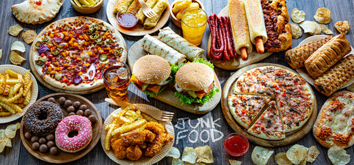 Foods enhancing the risk of cancer. Junk food