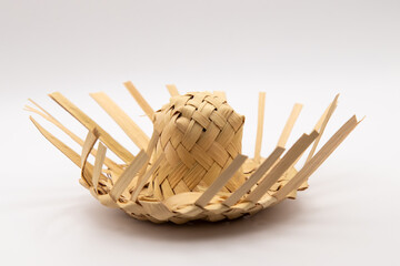 Chap&eacute;u de palha em miniatura. 