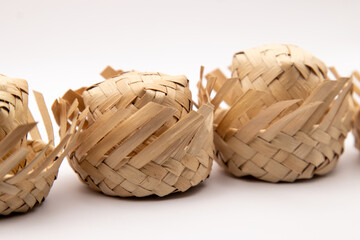 Chap&eacute;u de palha em miniatura. 