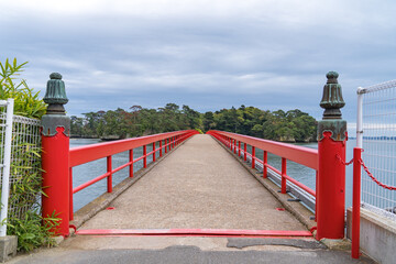 松島の福浦島にかかる福浦橋の風景