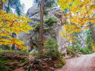 Góry Stołowe. Skały Adrszpaskie, Narodowy Rezerwat  Przyrody. Czechy. © Janusz Lipiński