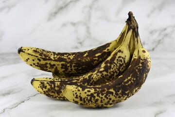 Photo of five browning fairtrade bananas.