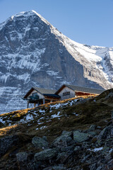 Bergstation mit Eiger-Blick: Spätherbst in den Alpen