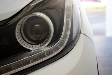 Farol de ve&iacute;culo de led e com drl. 