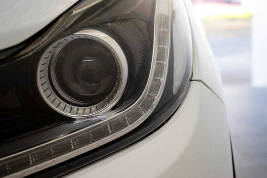 Farol de ve&iacute;culo de led e com drl. 