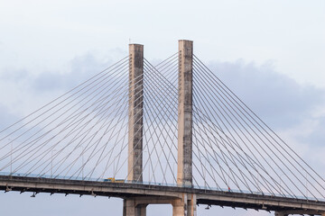 Infraestrutura de transporte – ponte estaiada de concreto