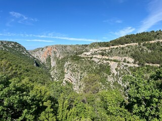 Fototapeta premium Significant Landscape Cikola River and Canyon (Drnis, Croatia) - Značajni krajobraz Vodeni tok i kanjon Čikole ili značajni krajobraz Čikola (Drniš, Hrvatska)