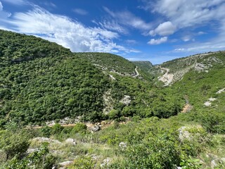 Naklejka premium Significant Landscape Cikola River and Canyon (Drnis, Croatia) - Značajni krajobraz Vodeni tok i kanjon Čikole ili značajni krajobraz Čikola (Drniš, Hrvatska)