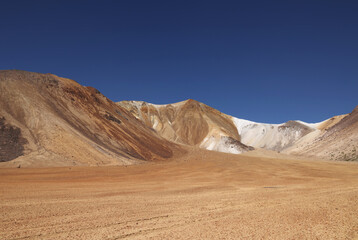 The lunar colors of Suriplaza, Chile