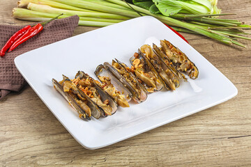 Steamed razor mollusk with lemongrass