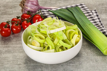 Fresh ripe green leek slices