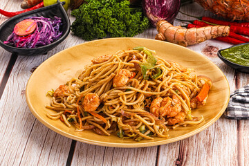 Pasta spaghetti with prawn and vegetables