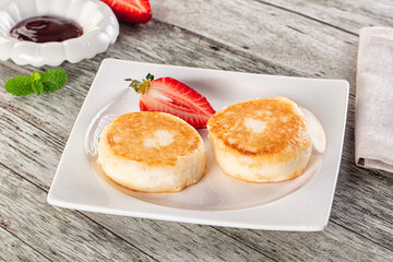 Cottage cheese pancakes - Syrniki for breakfast