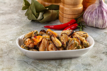 Canned mussels in oil and spices