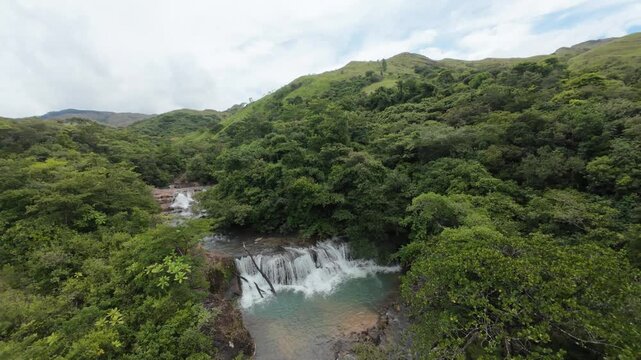 Cascada Cueva de los duendes