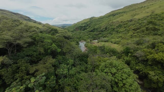 Cascada Cueva de los duendes