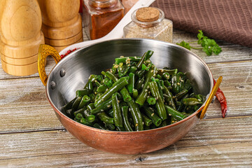 Green bean salad with sesame seeds