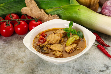 Thai curry with chicken and basil