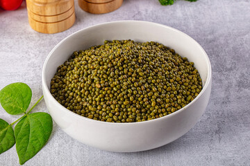 Raw dry green mash bean