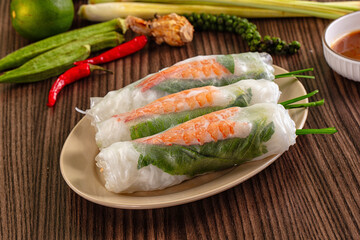 Vietnamese spring roll with prawn