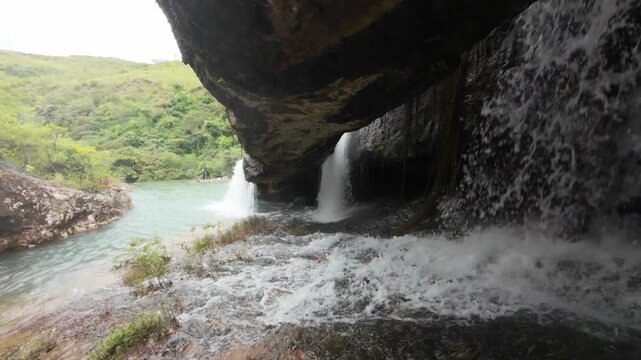 Cascada Cueva de los duendes