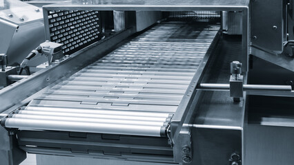Conveyor belt for packaging with laser motion sensors.
