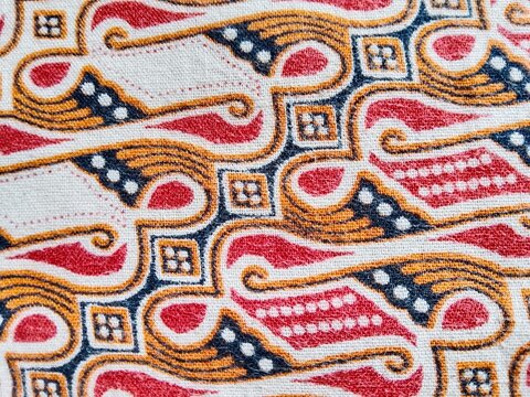 The parang batik motif appears abstract, with repeating patterns resembling geometric shapes. It's a traditional Indonesian motif.