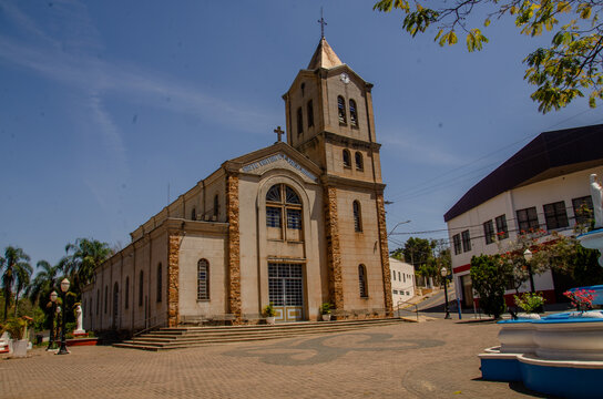 Facade of the Maria Estrela da Evangeliza&ccedil;&atilde;o Parish, Santa Olimpia neighborhood, Piracicaba